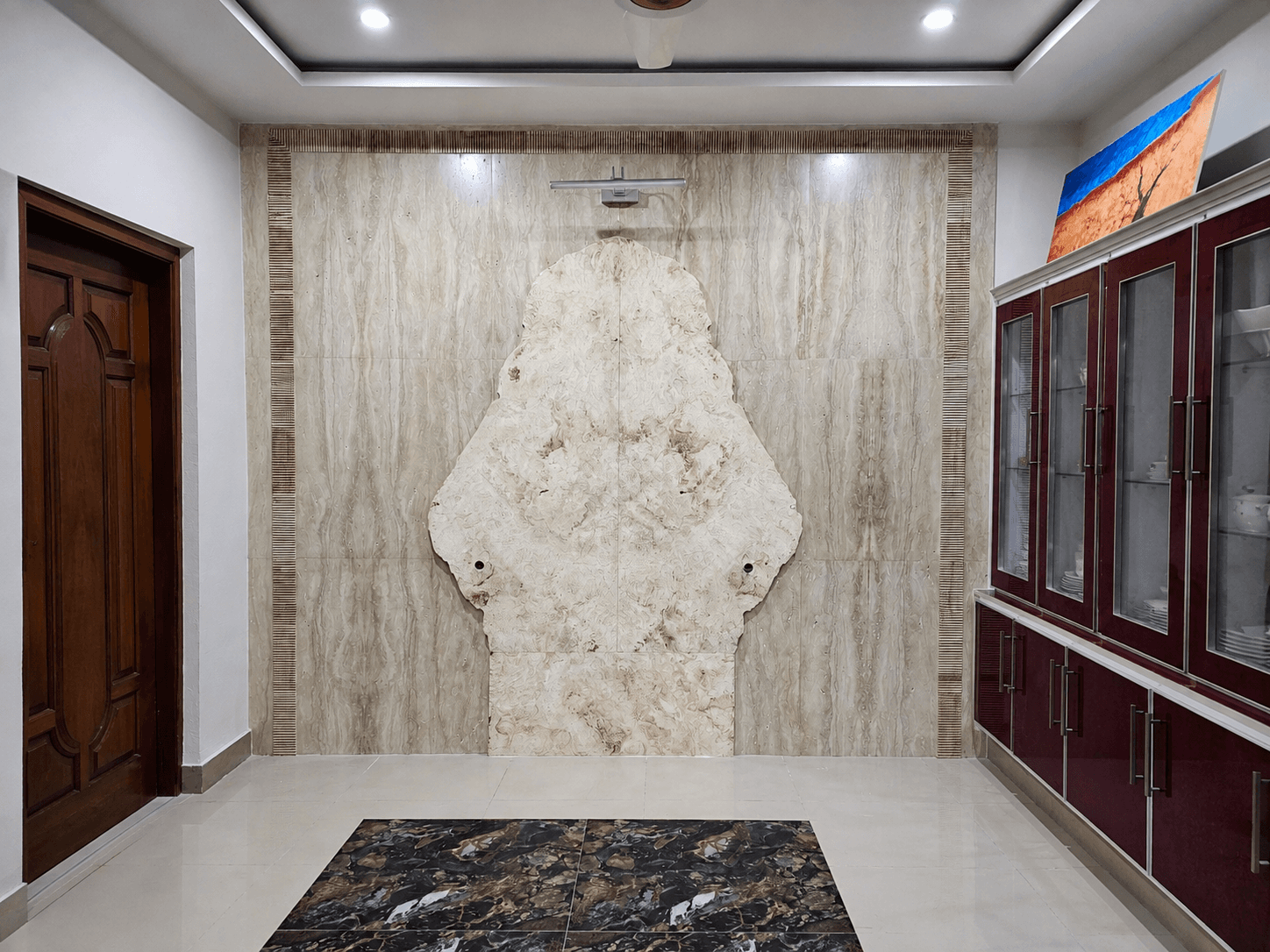 Shower wall with an organic-cut travertine slab centerpiece